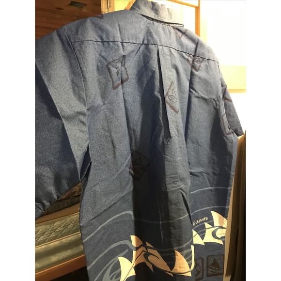 Malihini Hawaii Men’s L Blue White Fin Short Sleeve Button Down Hawaiian Shirt - Picture 11 of 12